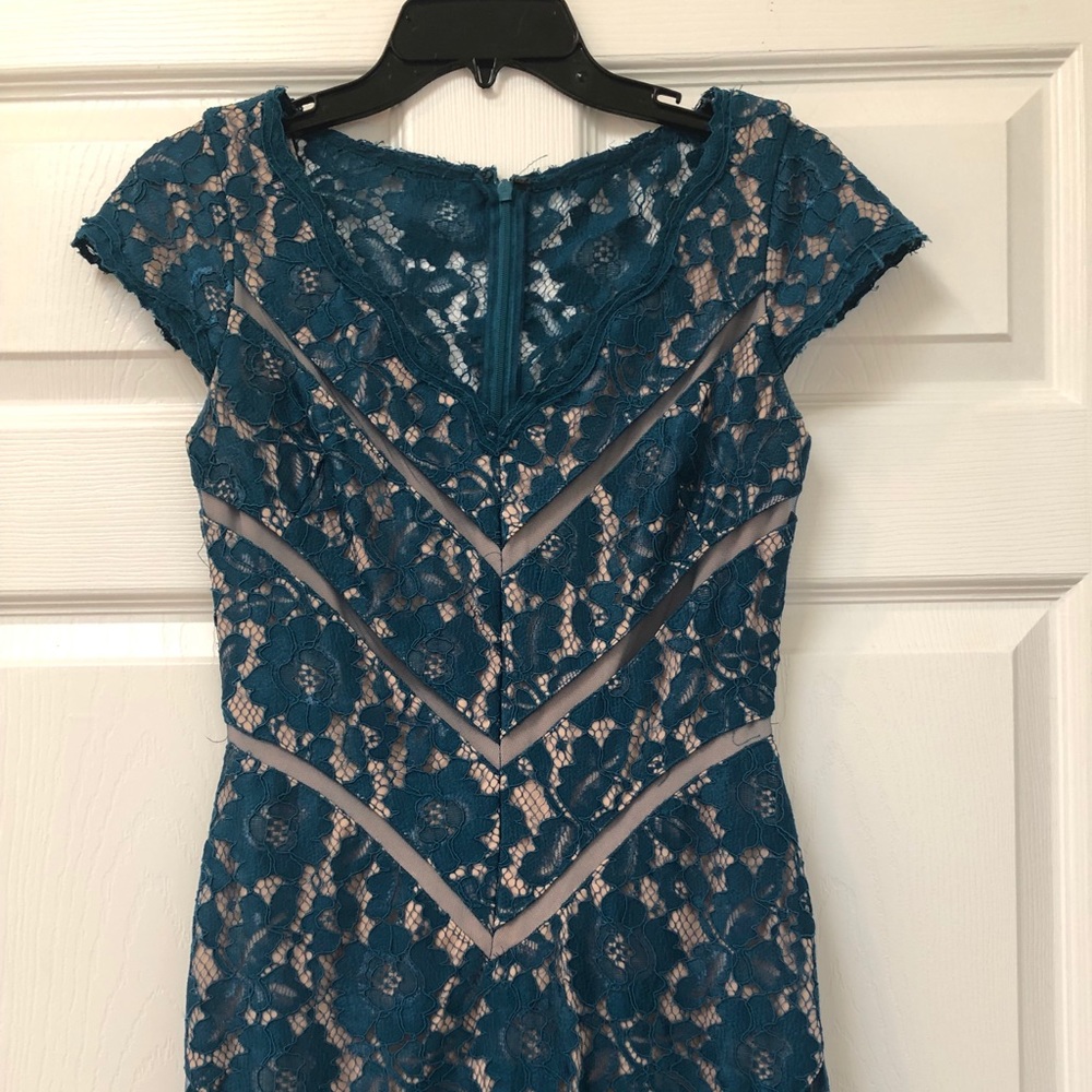 Green and nude V neck Xscape dress